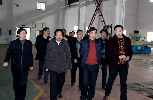 临湘市委书记黄俊钧一行到yibo亿博(中国)电子竞技平台官网立体停车设备考察调研 